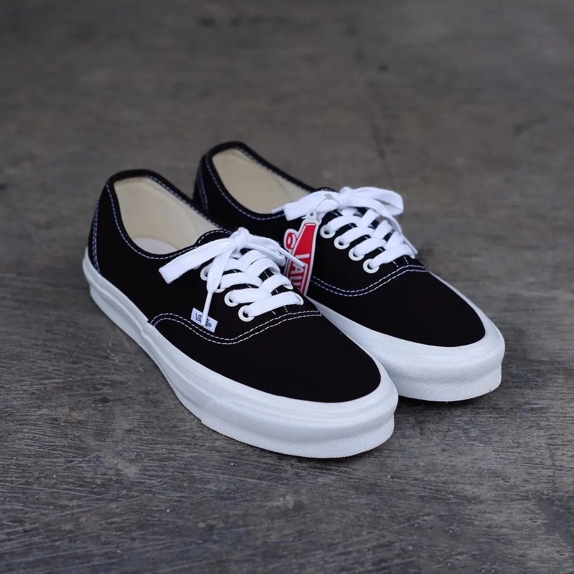Giày sneakers nam nữ vans authentic classic black/white