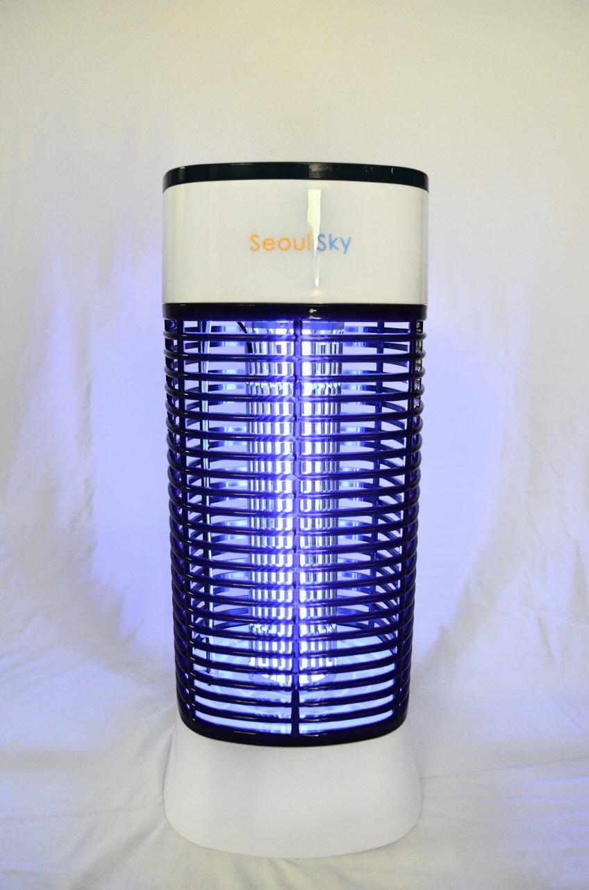 Đèn diệt côn trùng Hàn Quốc SSK-10W, được chế tạo dựa trên tính nhạy cảm sóng dài và tính hướng về nguồn sáng của các loại côn trùng