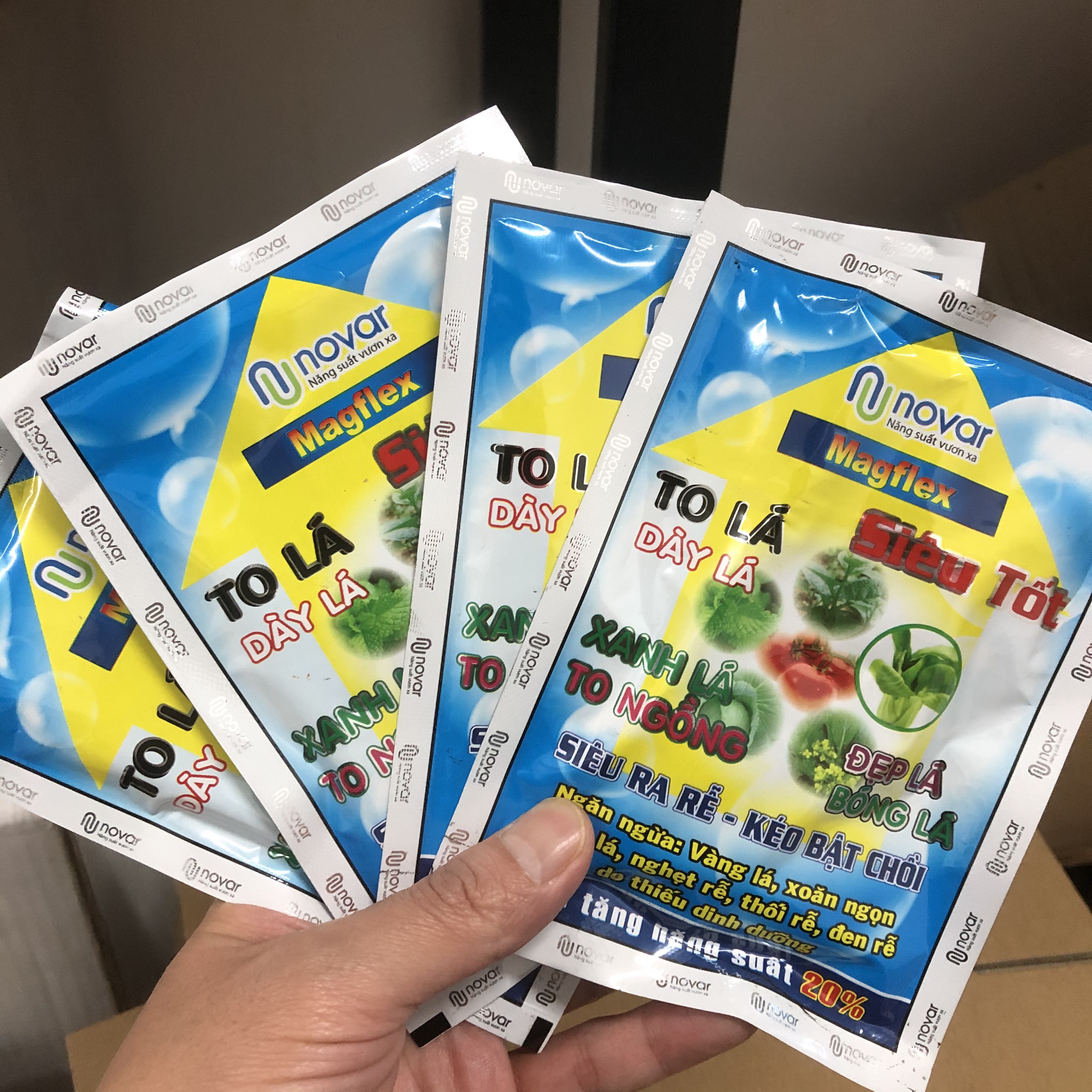 Set 100 gói phân bón lá siêu tốt 50g; phân bón lá cao cấp; xanh lá, dày lá, mỡ lá, ra rễ, siêu vọt đọt, giảm vàng lá, xoăn lá; phân bón lá nhập khẩu