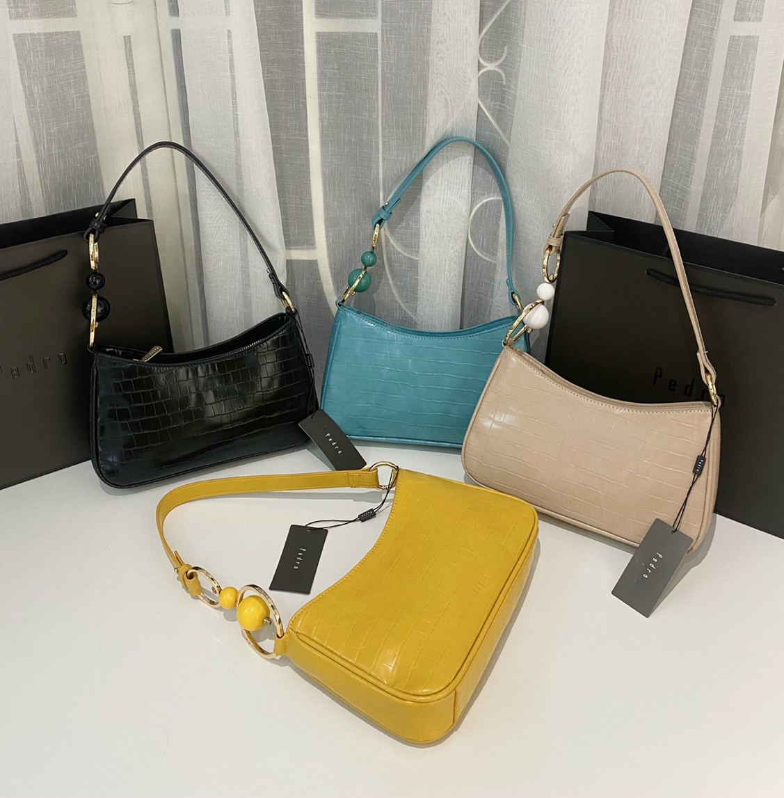 Túi xách pedro kẹp nách hạt ngọc