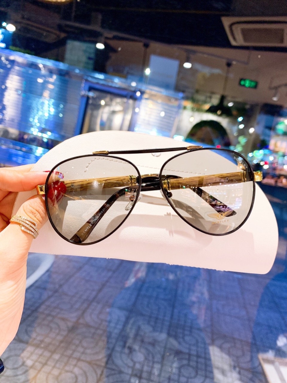 [HCM]Kính nữ  kính đôi màu đi ngày và đêm đêu được  kiểu dáng thời trang gọng kính màu gỗ cực kỳ sang