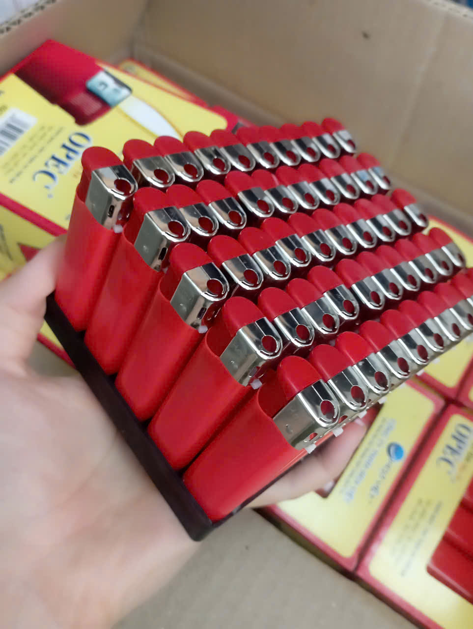 Hộp Quẹt Bấm Điện Tử - Hột Quẹt Hoa Việt màu đỏ hộp 50c