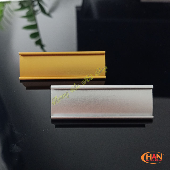 [FREE SHIP] Bảng tên nhân viên kích thước 70x22mm – biển tên nhôm phay nguyên khối kim cài