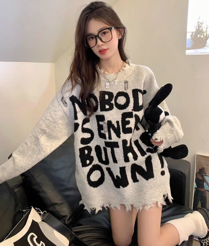 Guuhouse Áo len nữ nobody rách gấu form rộng cổ tròn bo tay hàng đẹp