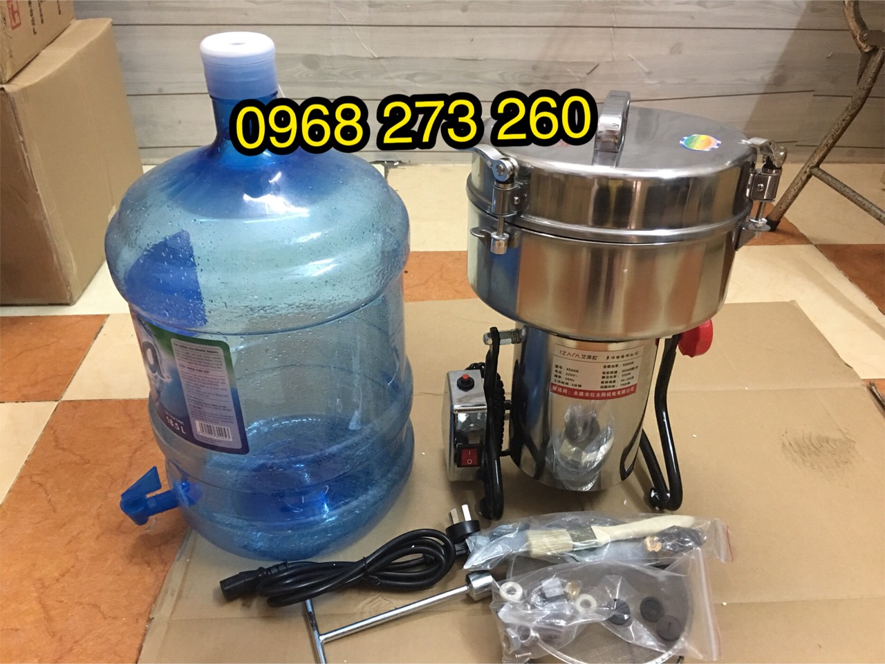 Máy tán dược liệu 4500g ,máy xay nấm linh chi 4500g.