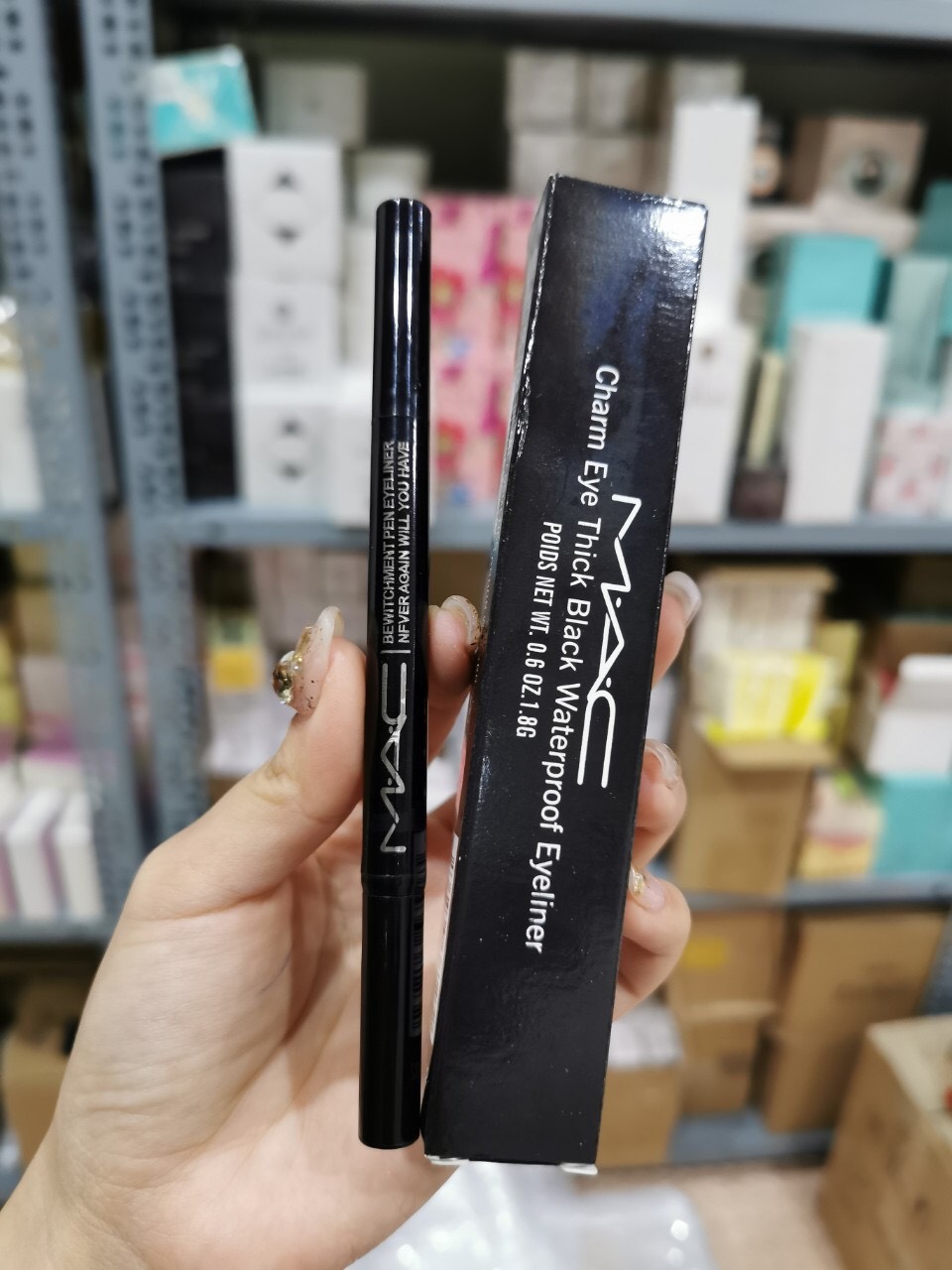 Bút kẻ mắt MAC chống trôi nước