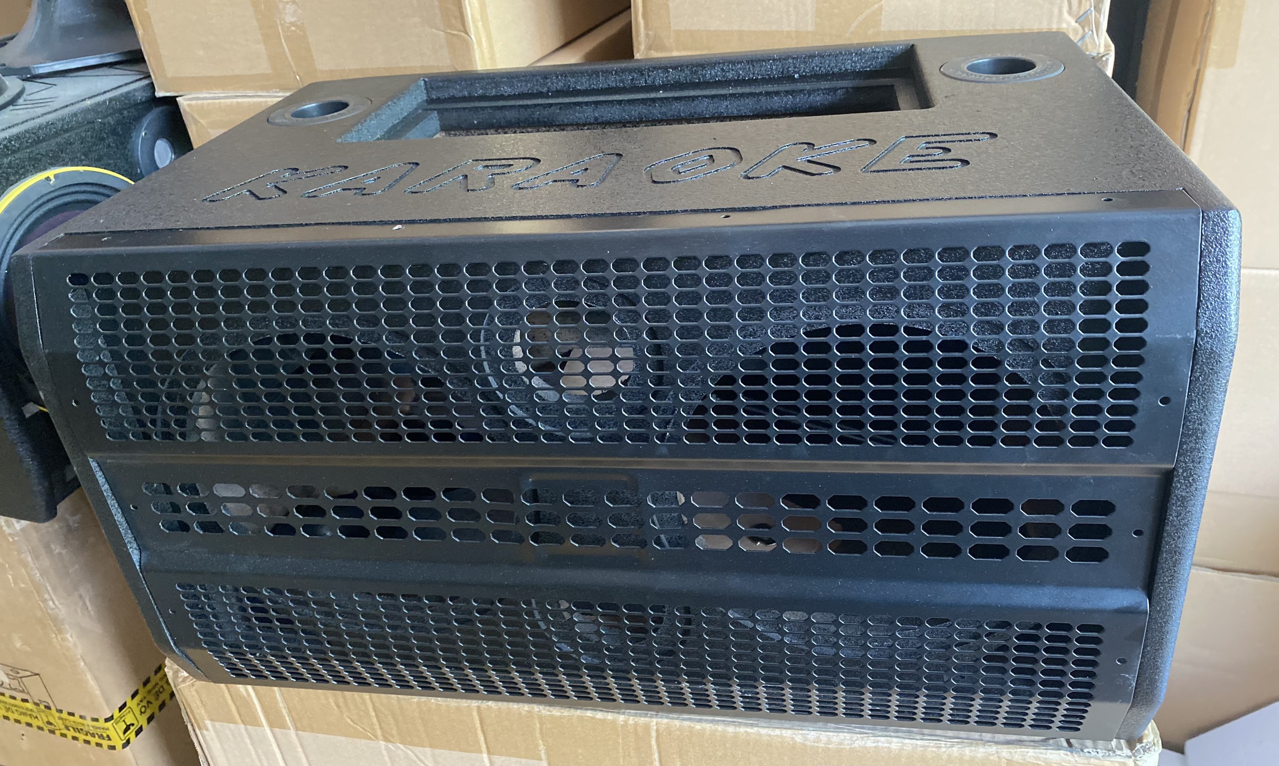 VỎ THÙNG LOA XÁCH TAY 20 ĐÔI LƯỚI SẮT MẨU ARRAY MỚI NHẤT 2024