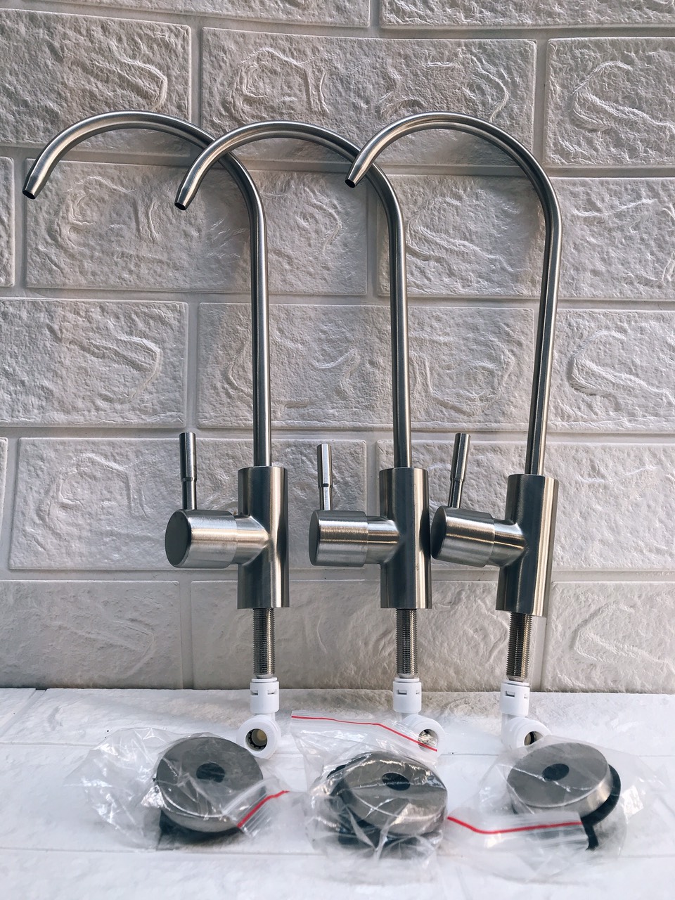 Vòi inox 304 nối nhanh ống 6 hoặc 10. Cho máy RO và Ion kiềm có vòi trên