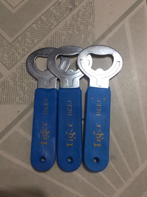 Bật nắp bia nắp chai