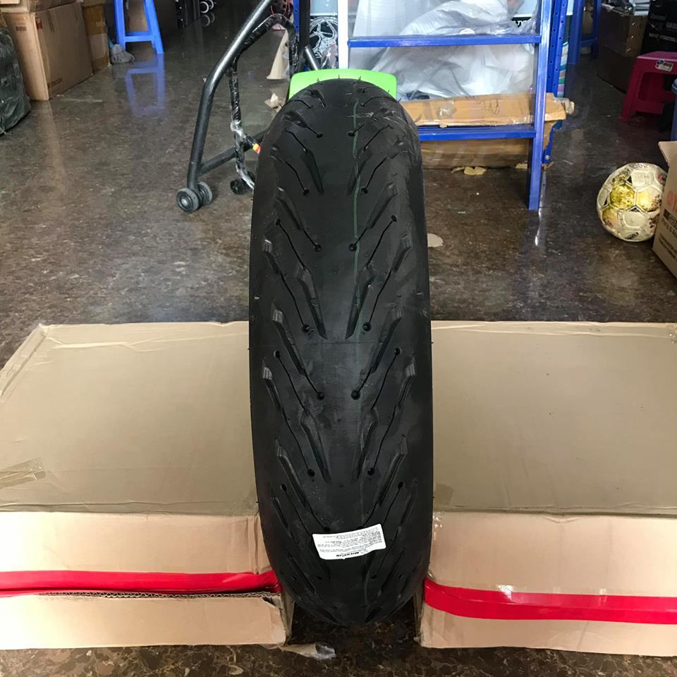 Lốp xe Michelin Pilot Road 5 160/60-17