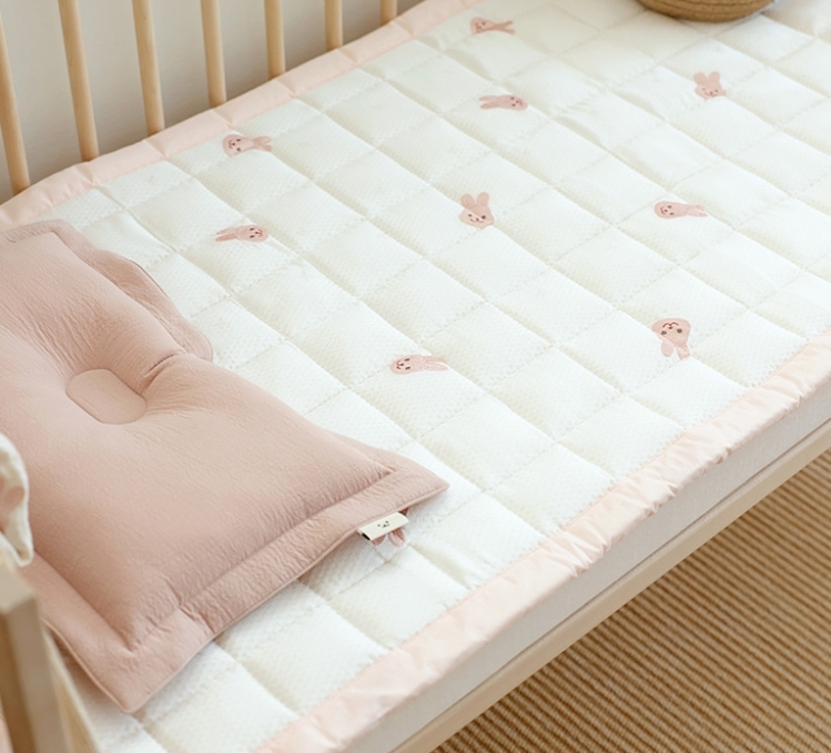 Thảm điều hòa thêu hình Thỏ của hãng Chezbebe xuất xứ Hàn Quốc
