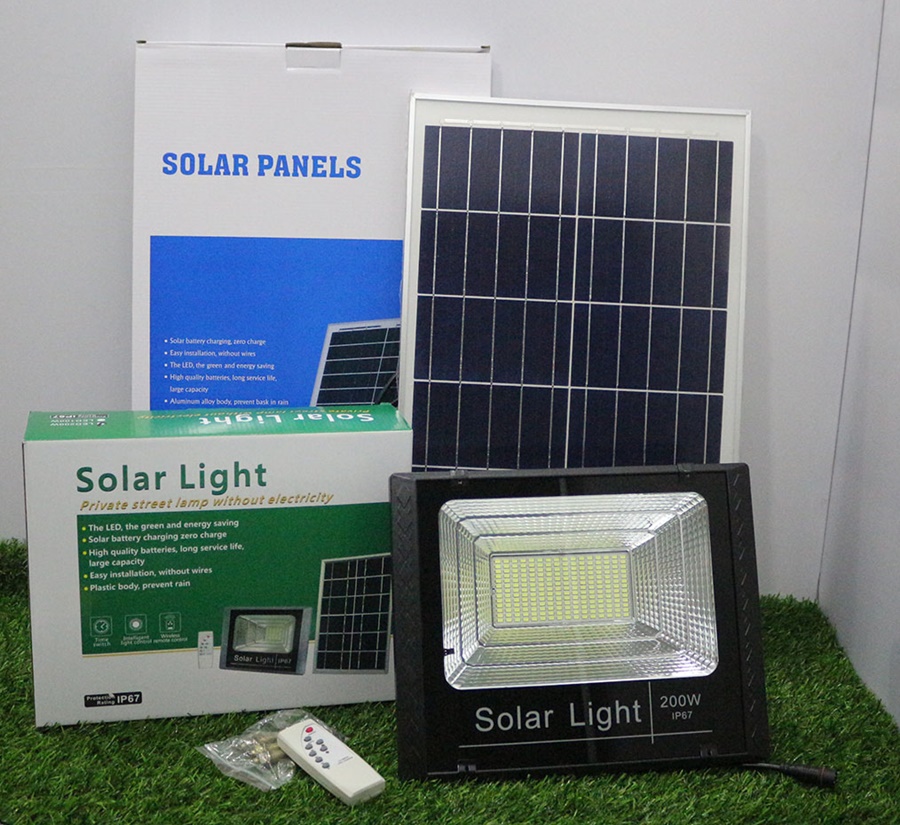 [HCM]Bộ đèn Led pha năng lượng mặt trời 200W siêu sáng- Có chế độ bật tắt tự động điều khiển từ xa chống nước IP67