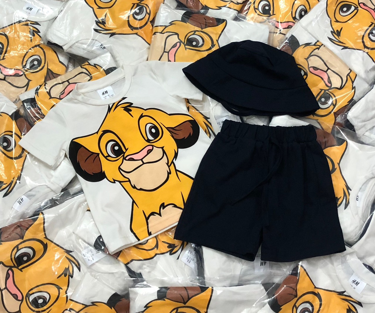 Set bộ kèm mũ lionking Hm cho bé trai