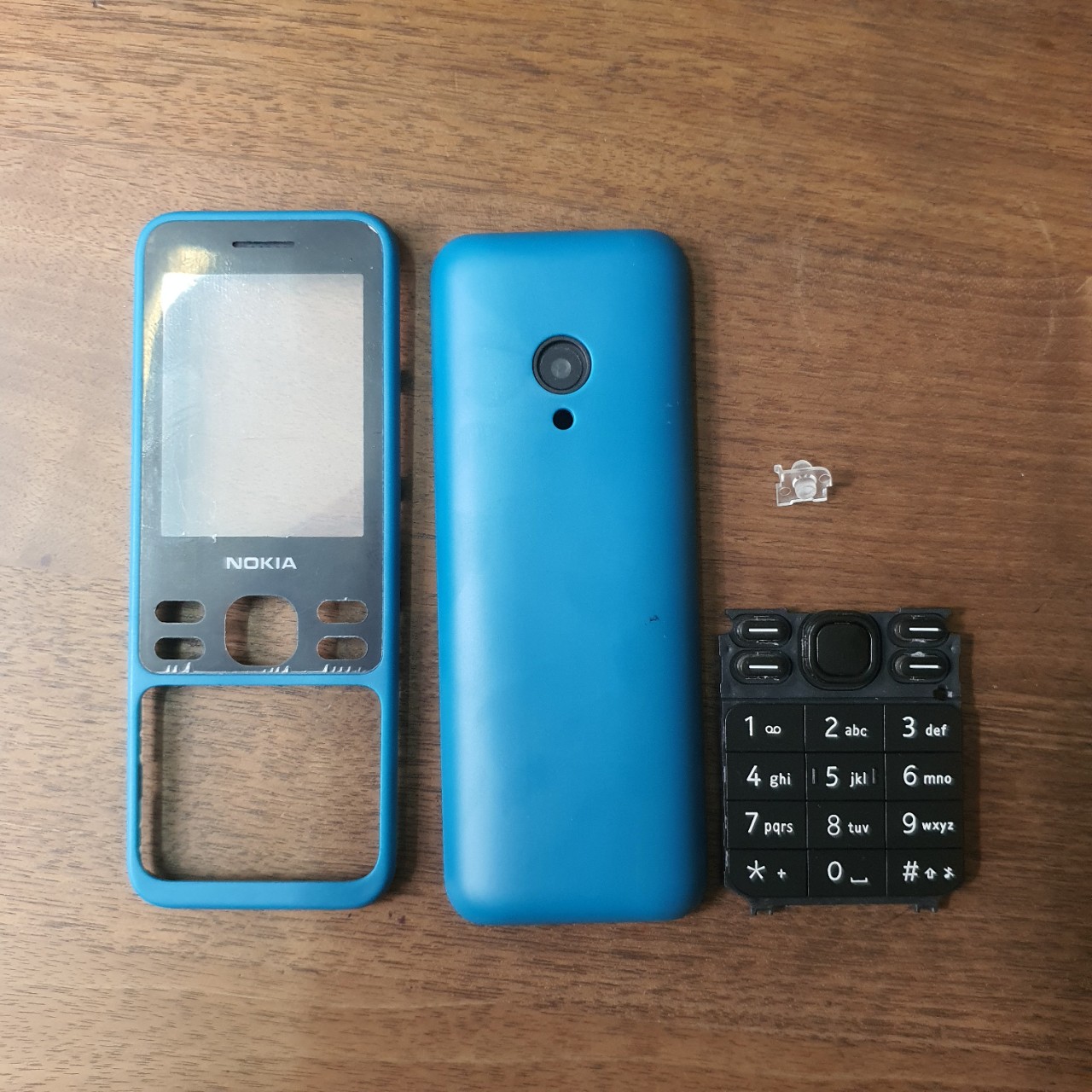 Vỏ điện thoại Nokia 150 có sườn có phím