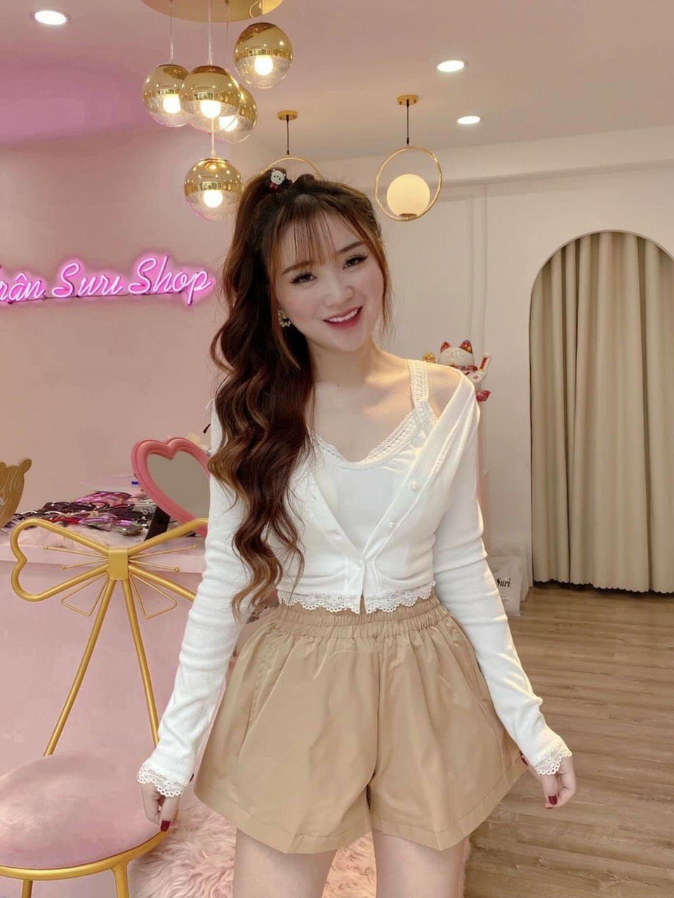 ÁO THUN GÂN CROPTOP KIỂU CHUI TAY VÀ LAI VIỀN REN NÚT GIẢ FORM 45 KG