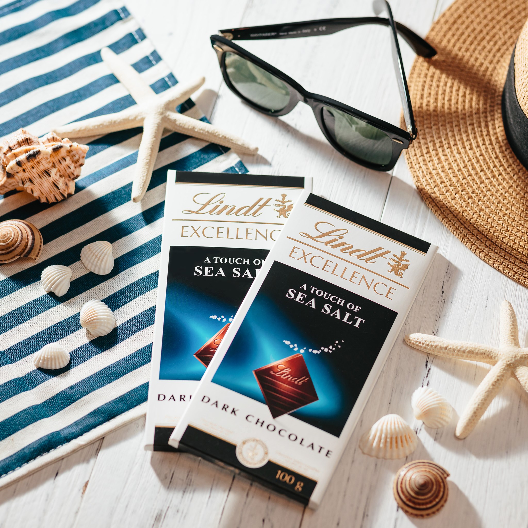 Socola đen vị muối biển 100g - Chocolate Lindt Excellence A la pointe de fleur de sel Noir (a touch of sea salt)
