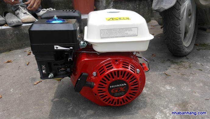 Động cơ chạy xăng GX200 6HP, Công suất thực 6.5HP - 3,600 v-p, Mức tiêu hao nhiên liệu 1.7 lít- giờ, Loại nhiên liệu Xăng không chì có chỉ số octan 92 trở lên