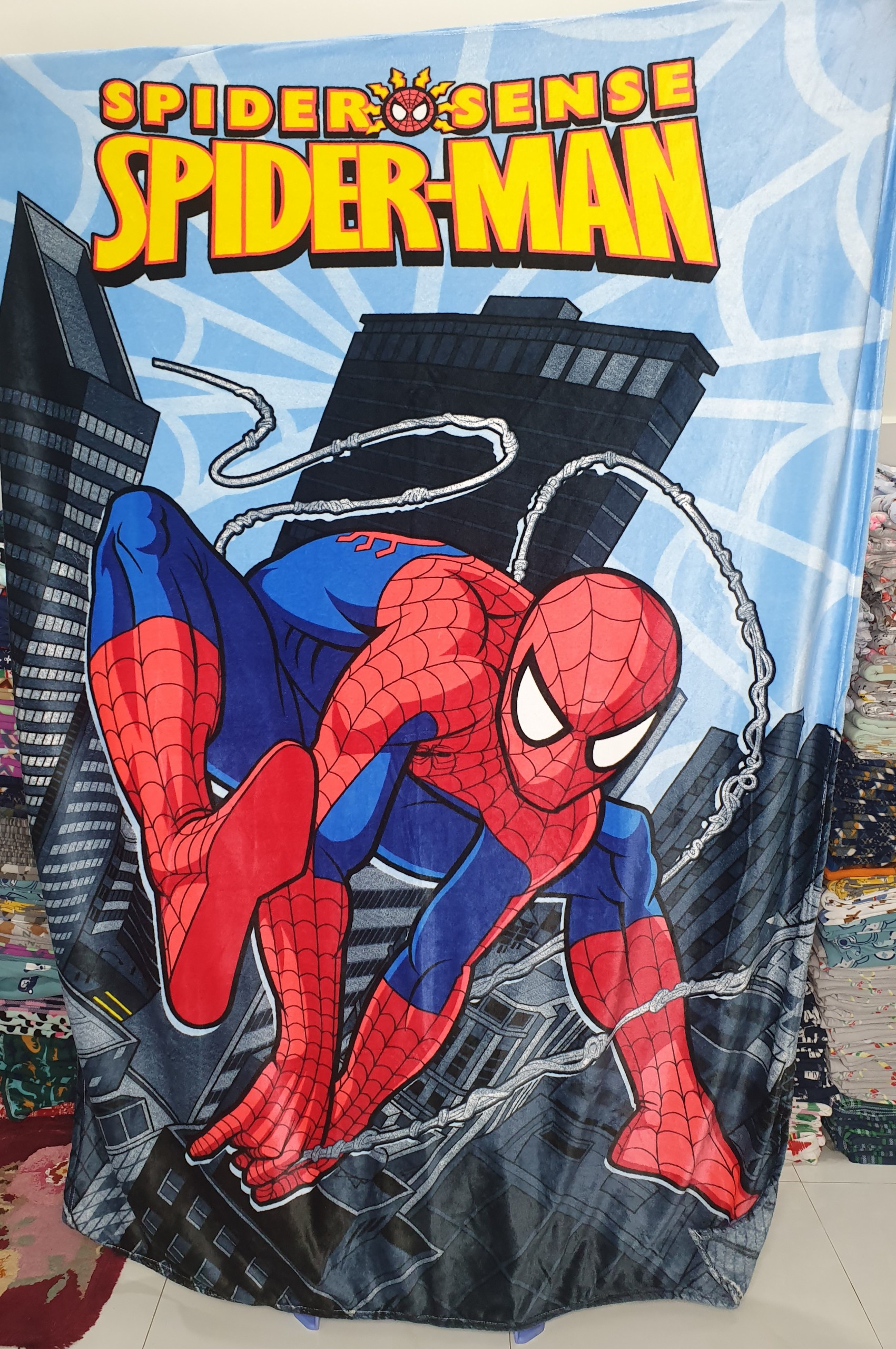 Có video. mền lông disney nhện spiderman 2m x 1m5