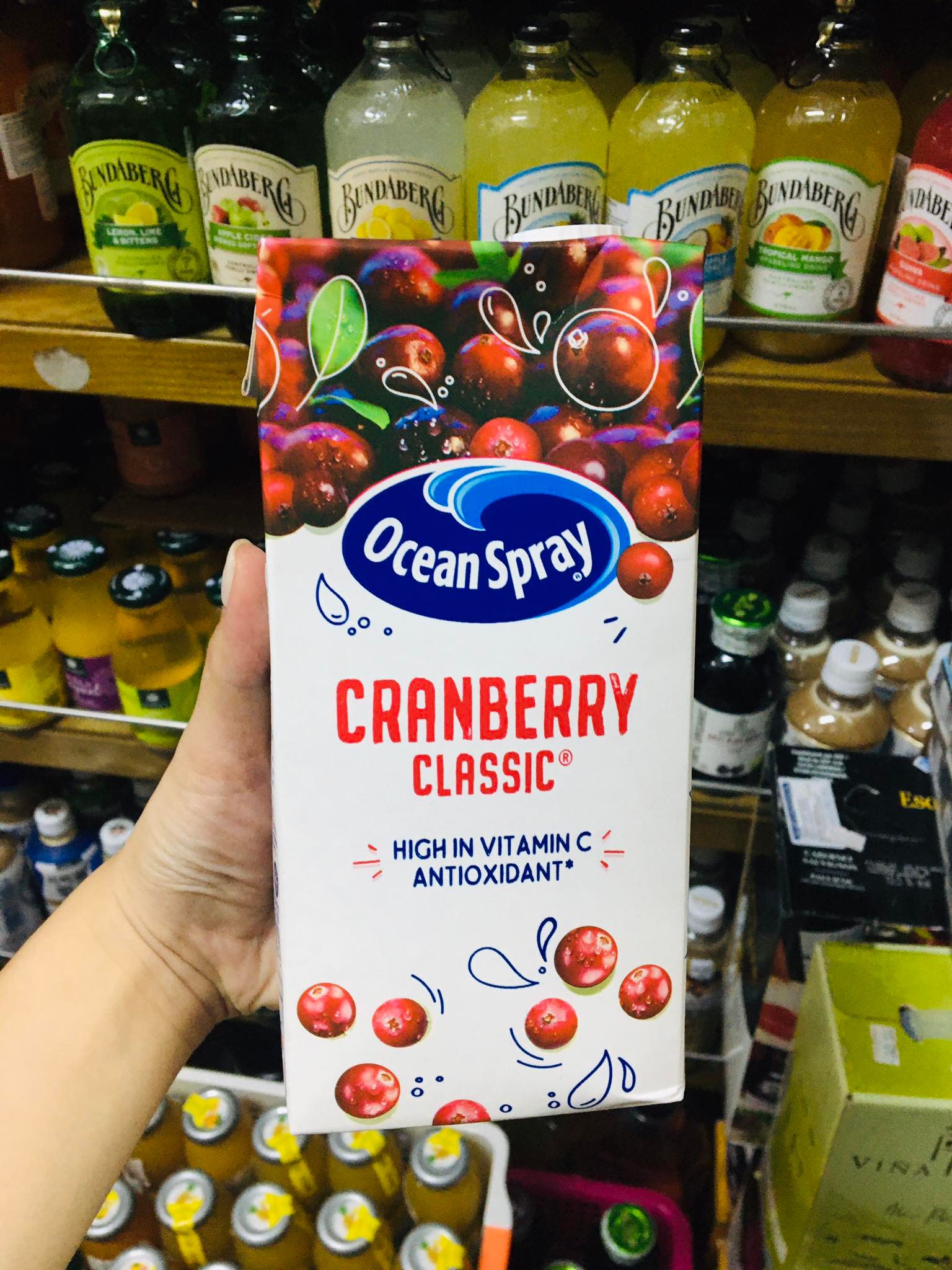 Nước ép nam việt quất Cranberry Juice hiệu Ocean Spray chai 1l