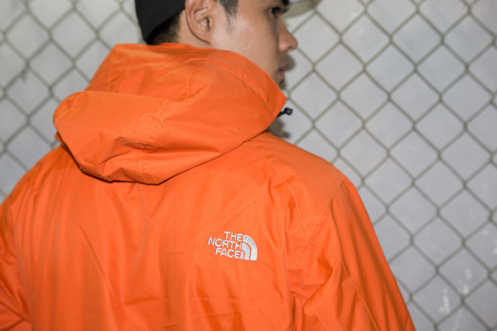 Xả hàng áo gió TNF