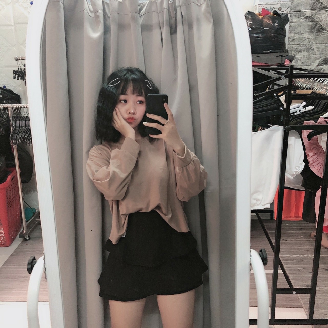 [HCM]SÉT áo form rộng tay dài kèm chân váy 3 tần xếp ly ( váy có quần trong)