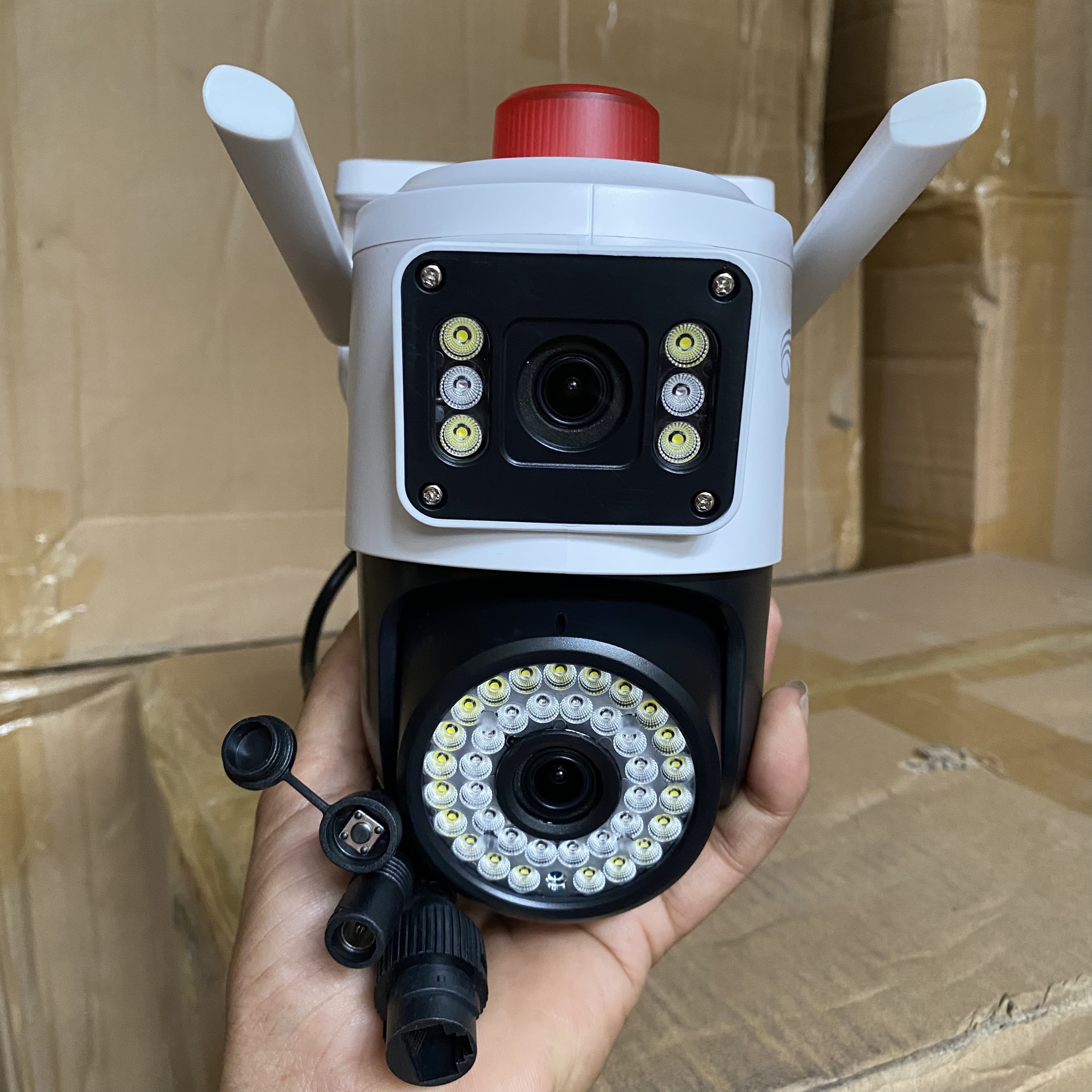 (Tặng hộp Kỹ Thuật khi mua cam thẻ) Camera Wifi Yoosee Q42D PRO 2 Mắt - Có Đèn Báo Động - Xem 2 Màn Hình Cùng Lúc - Độ Phân Giải FHD - Xoay 360 Độ - Xem Đêm Có Màu - Hỗ Trợ Đàm Thoại 2 Chiều