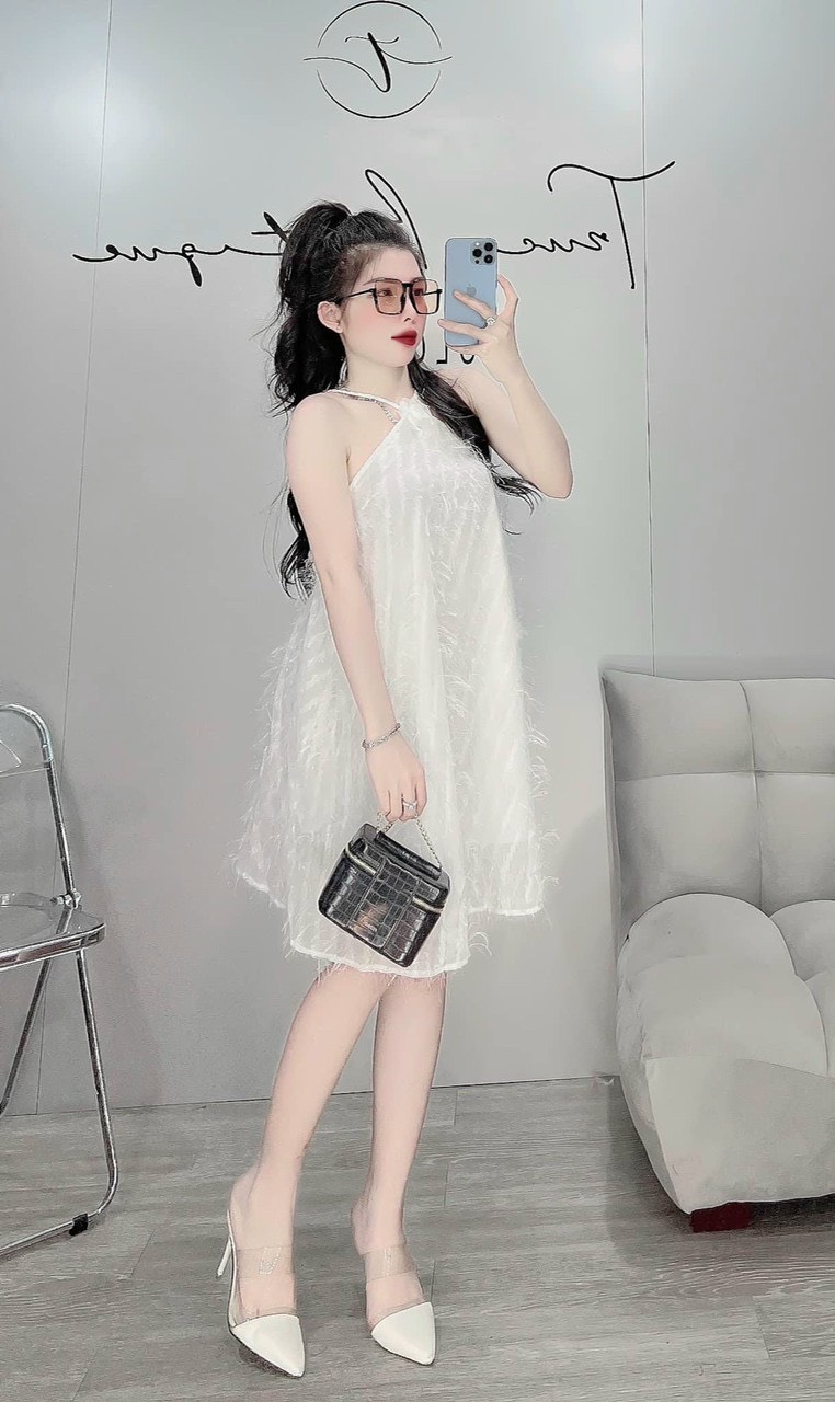 Váy đầm nữ váy cổ yếm ó hoa trước ngực lông tơ hai lớp
