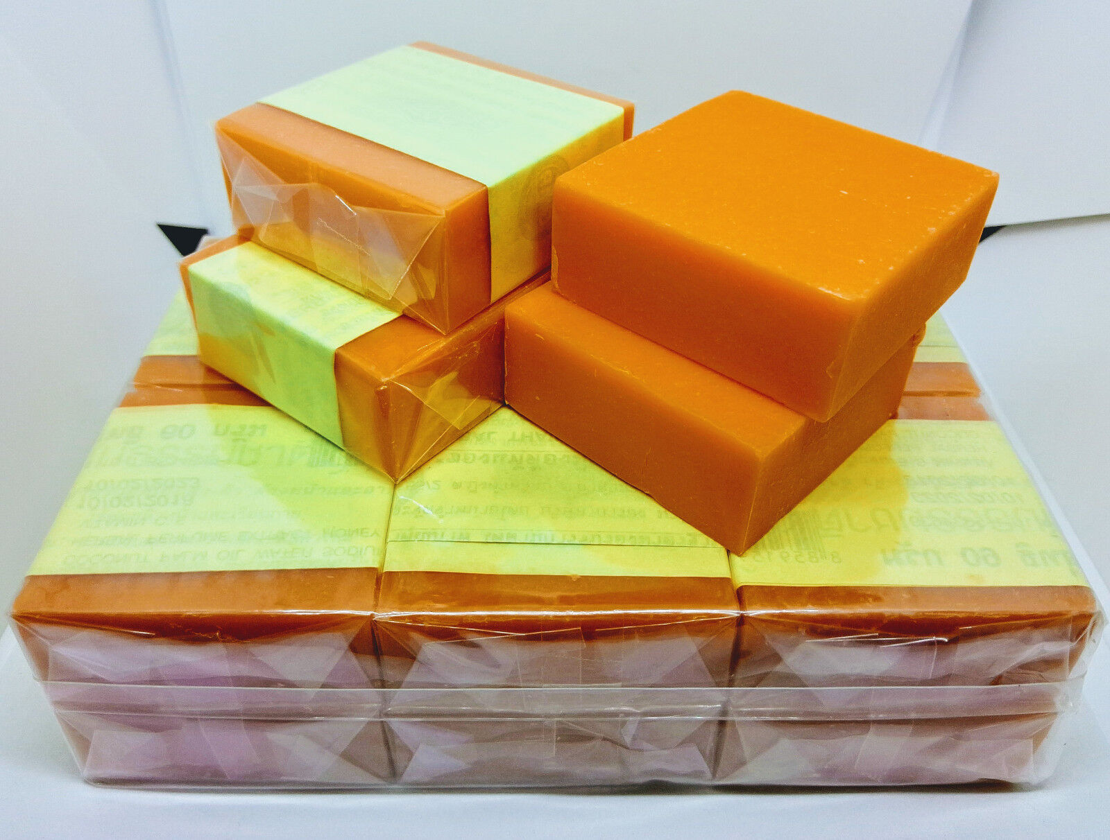 1 lốc 12 cục xà phòng clobetamil g thái lan