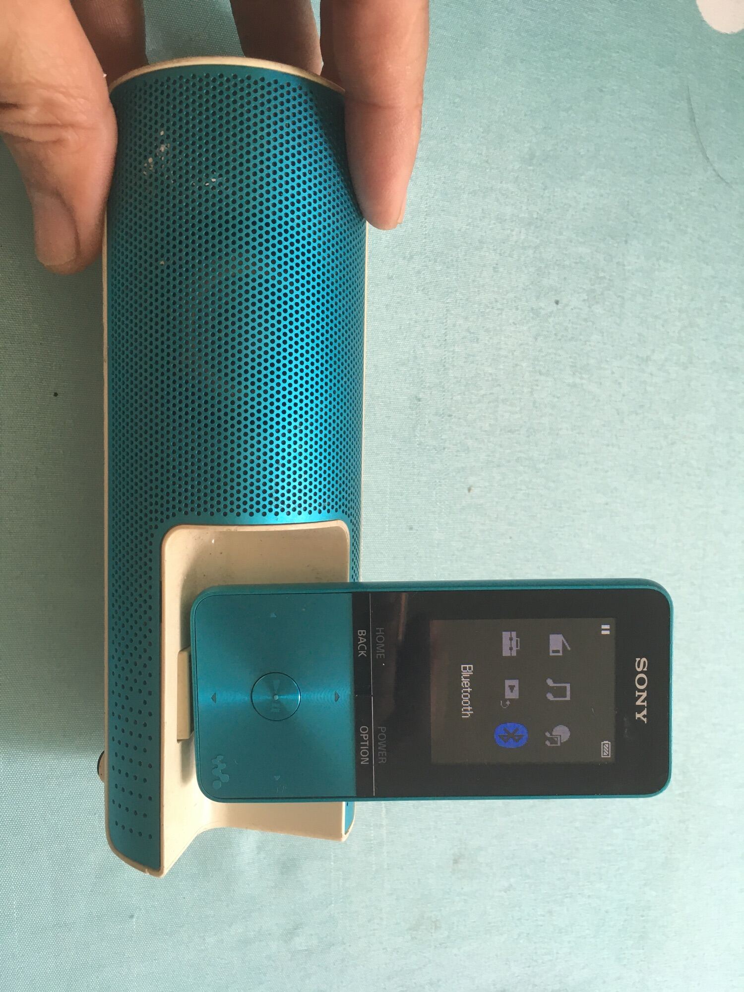 Combo máy nghe nhạc sony walkman s313.