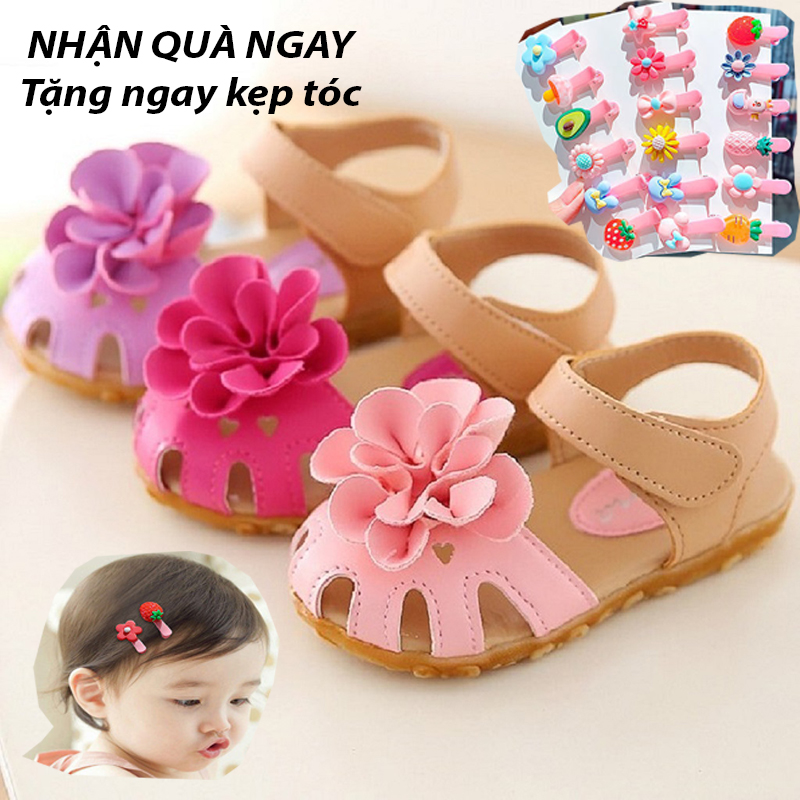 [HCM]Giày tập đi cho bé gái từ 1-5 tuổi kiểu dáng dép xăng đan quai dán bít mũi bảo vệ ngón chân dép quai hâu đính chùm hoa to