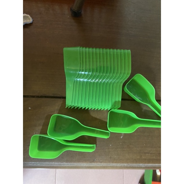 Thìa xúc thức ăn, cám cho chim