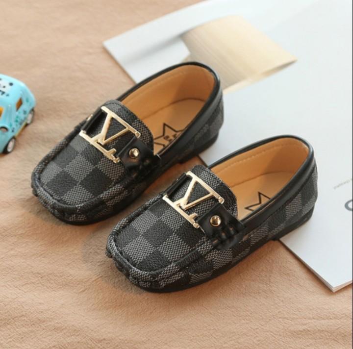 Giầy lười lv cực chất cho bé trai. giầy lười lv giá tốt. giầy lười lv hàng quảng châu