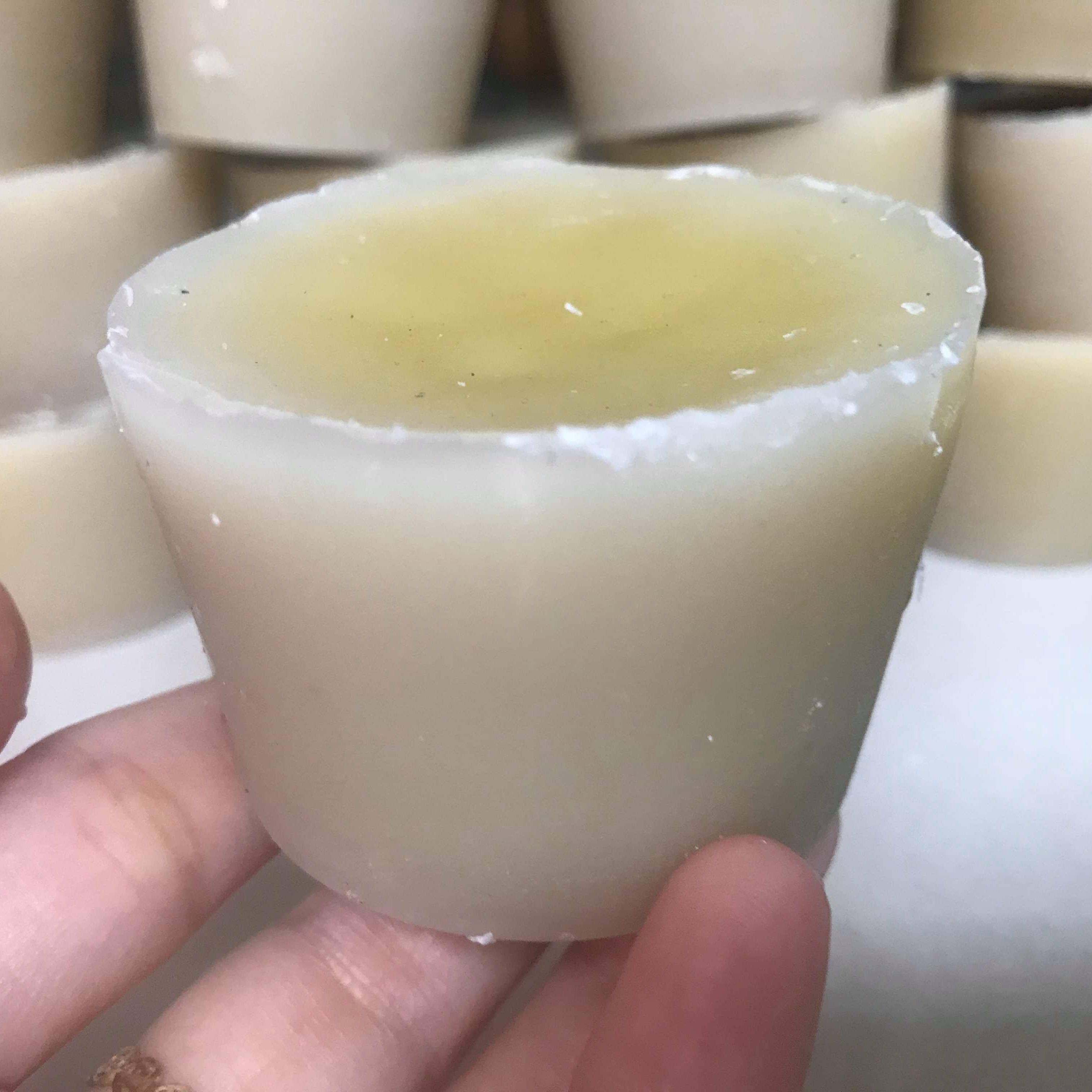 Sáp ong nguyên chất dạng khối 100gr - dùng làm son dưỡng môi, kem dưỡng, nến thơm,...