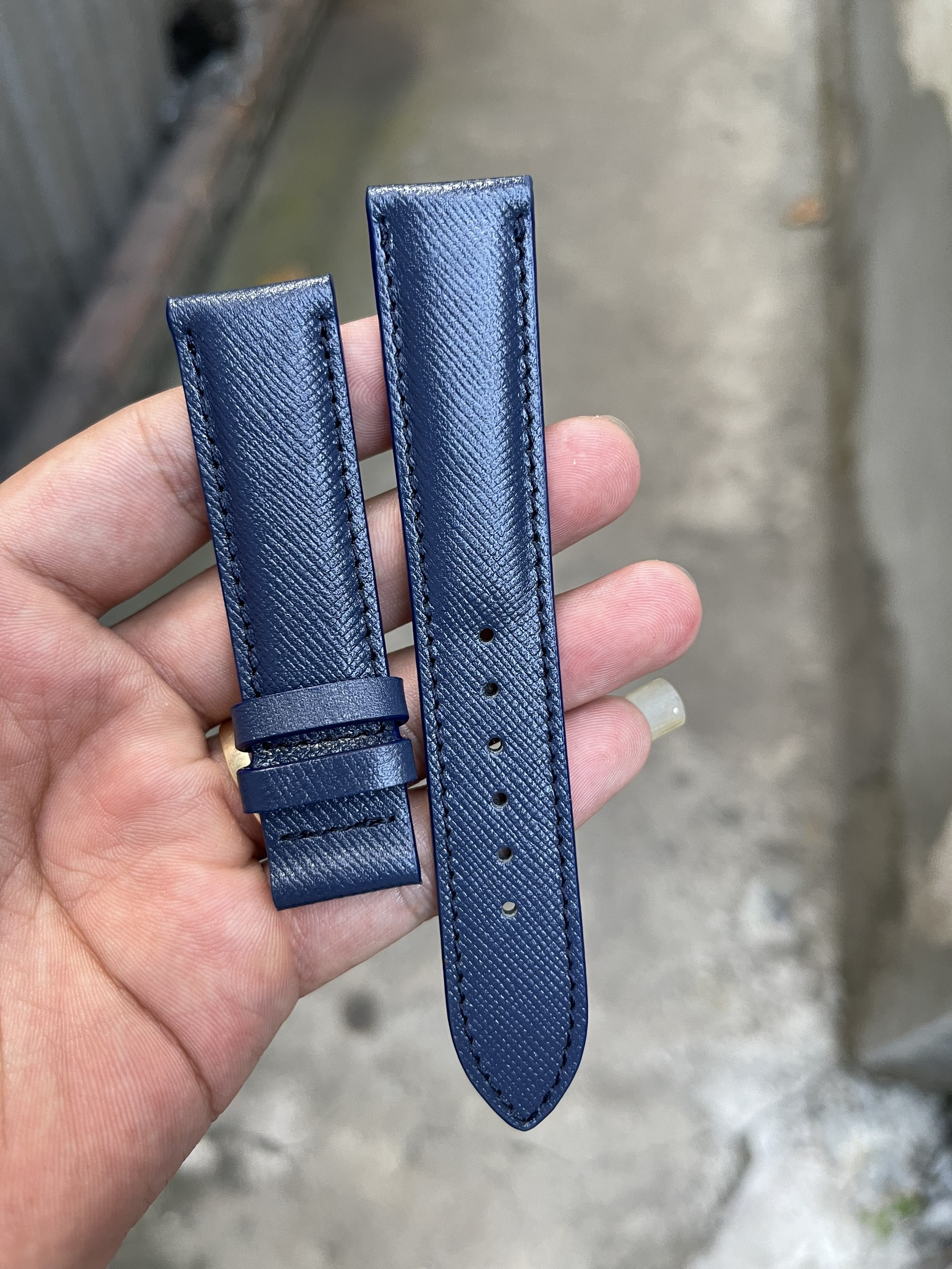 Dây đồng hồ da bò Saffiano màu xanh navy da thật 100% có size lẻ [ Size 18-16, 19-16, 19-18, 20-18, 21-18, 21-20, 22-20 ] Tặng kèm khóa chốt và dụng cụ thay dây