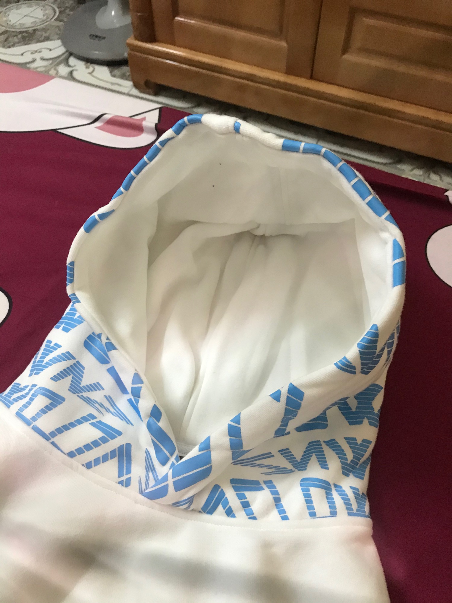 Clownz Infinity Hoodie Trắng  size L