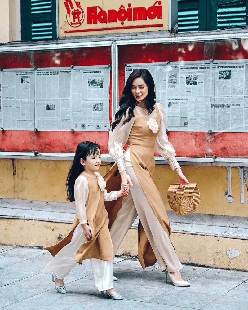 Set mẹ và bé kết hoa vải phi thun tay phối voan, quần phi lụa