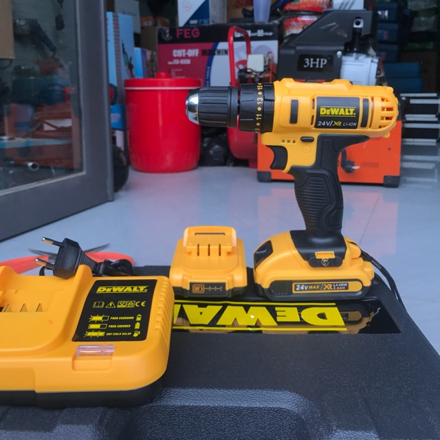 Máy khoan pin DeWALT 24v có búa, 2 pin, đốc sạc, vỏ nhựa