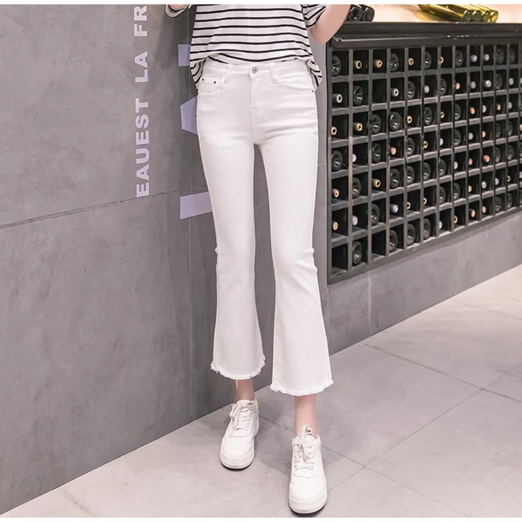 Quần jeans ống loe trắng