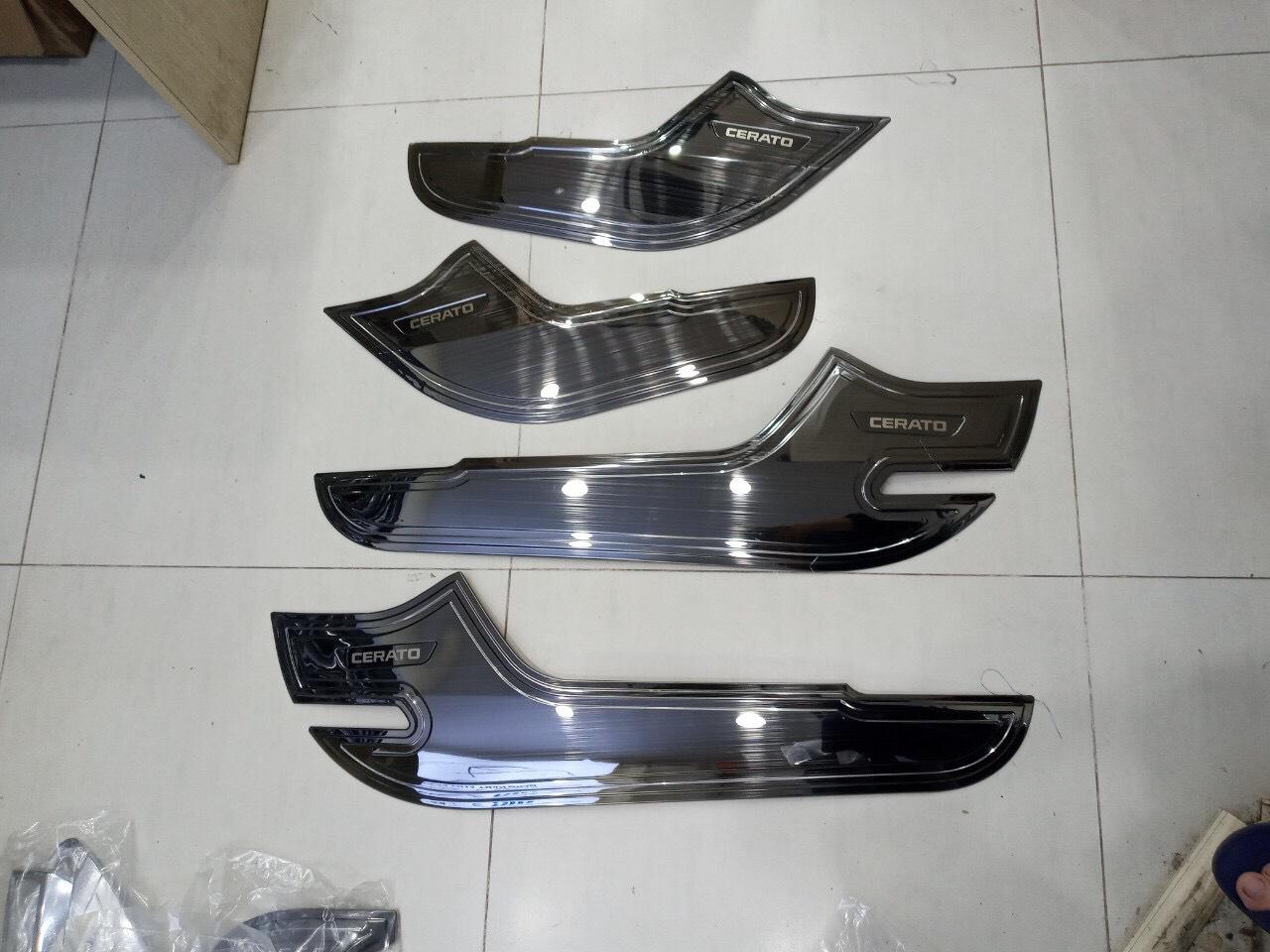Ốp tapli chống xước cánh cửa cho xe Cerato 2019
