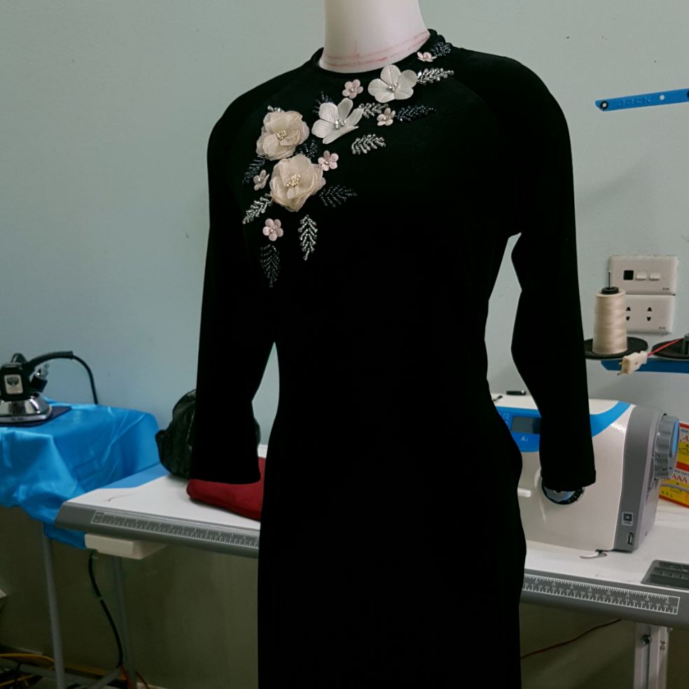 Áo Nhung đen, kết hoa 3D