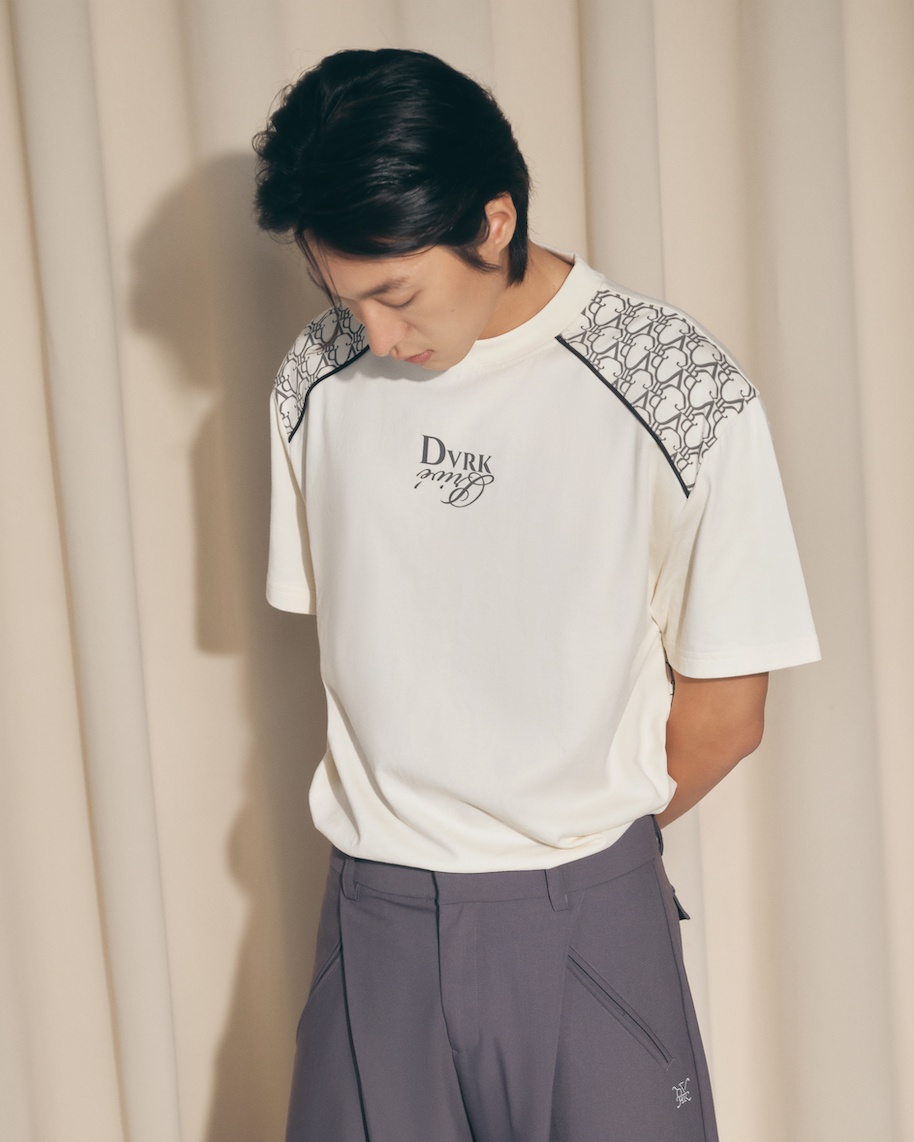 Dvrk - áo thun oversize họa tiết monogram vai -dvrk-23fw