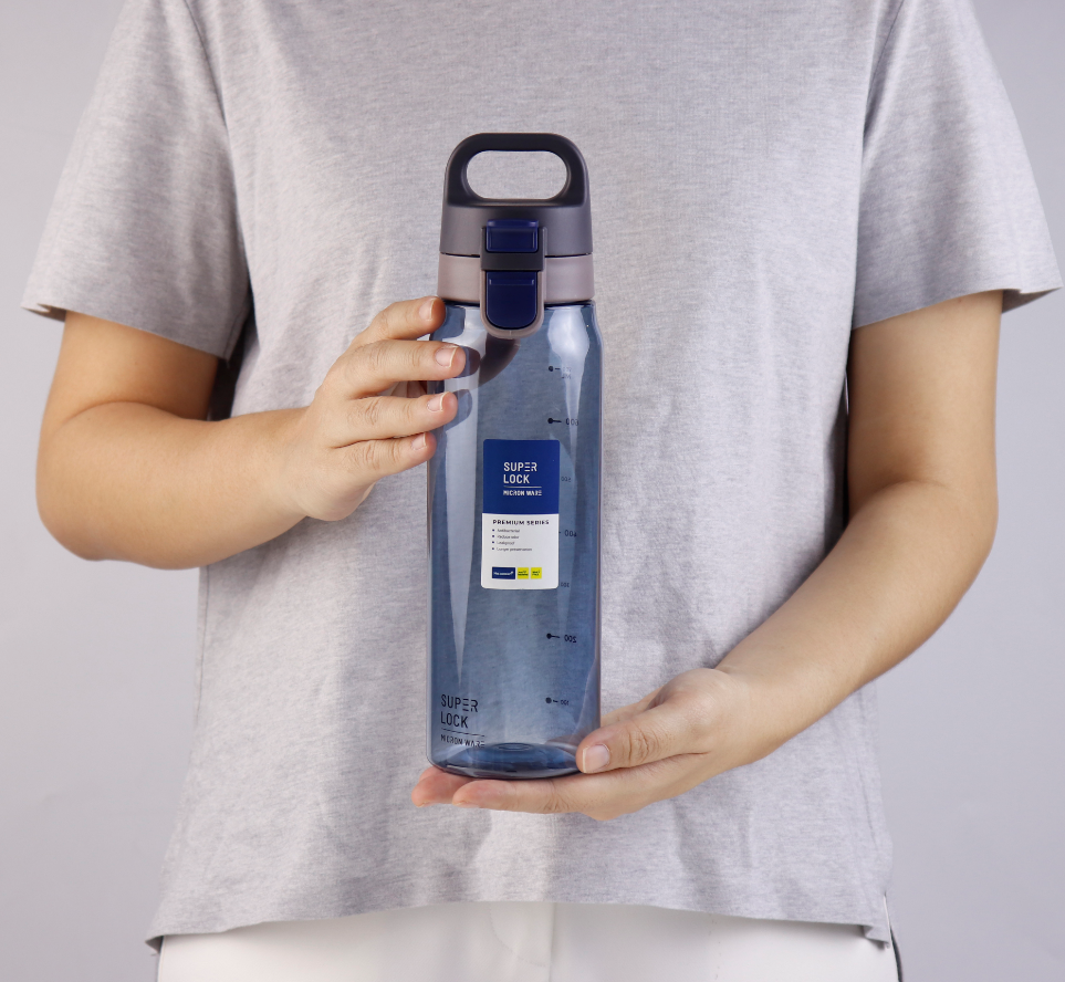 Bình nước nhựa tritan nắp bật 830ml - 1713