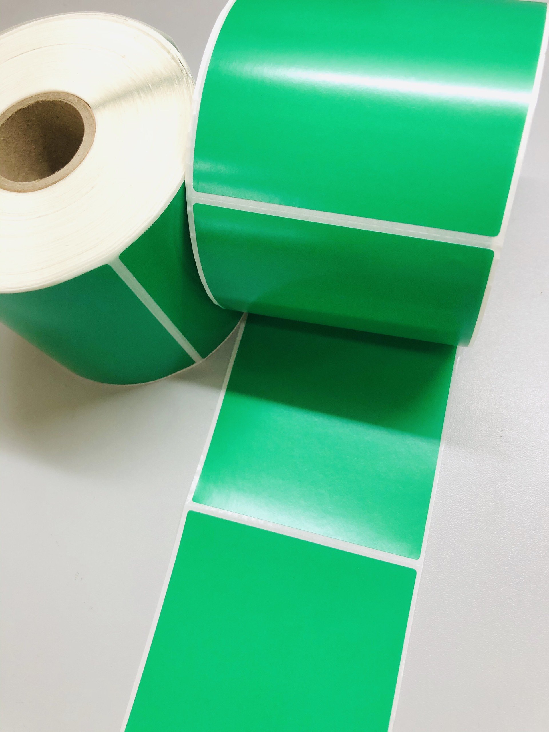 Tem in mã vạch, in thông tin dùng mực Ribbon màu xanh lá cây kích thước 80*80mm