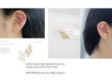 Bông tai đeo vành họa tiết chiếc lá