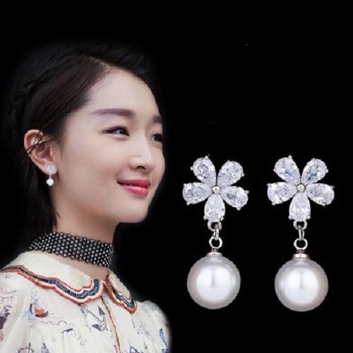 Bông tai nữ hoa anh đào đính hạt châu phong cách Hàn