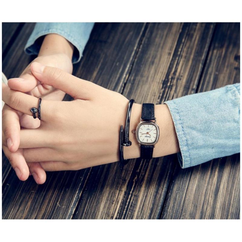 Nơi bán Đồng hồ nữ Dây da SDC21 (dây Đen nền Trắng)