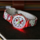 Đồng hồ tuyệt đẹp cho bé gái có đèn led TTP-hello kitty 2019