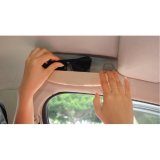 Hộp đựng kính mắt trên trần xe oto.