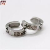 Khuyên kẹp tròn inox/Thánh giá chữ XM16