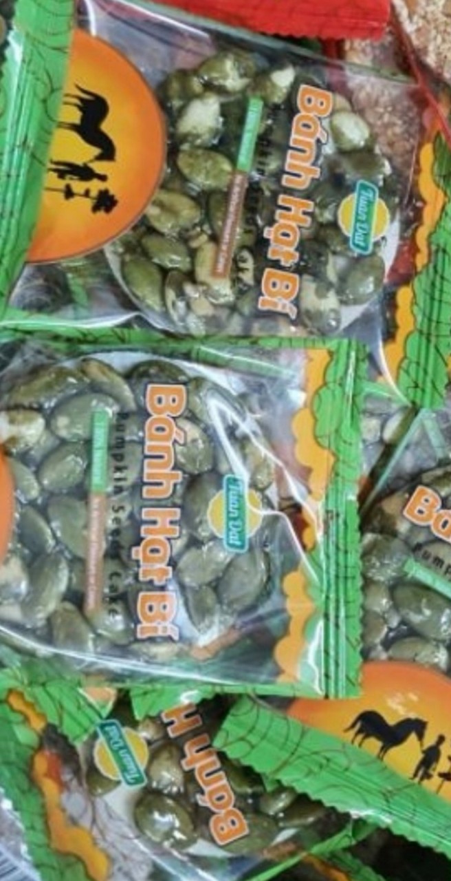 [Hoàn tiền 10%] Bánh hạt bí phủ mạch nha vị trà xanh(có lớp bánh tráng giòn bên dưới) 300g - date mới